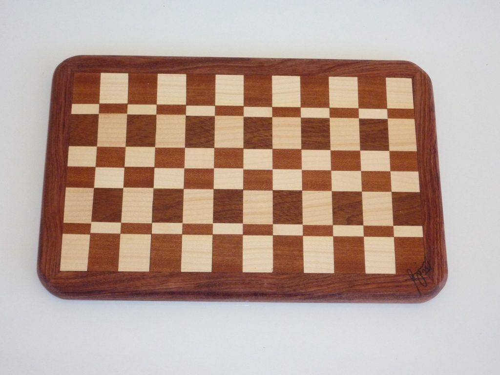Tagliere a scacchi