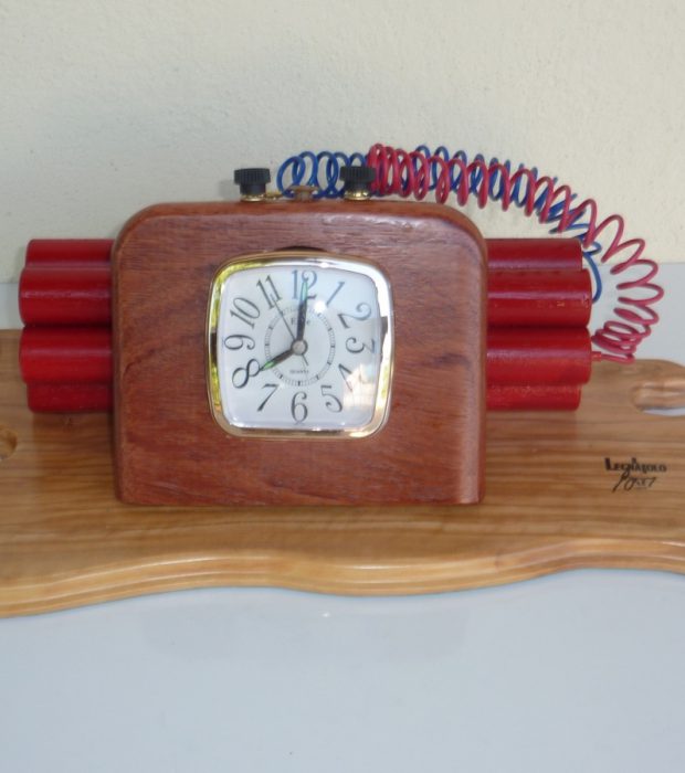 Orologio da tavolo "bomba"