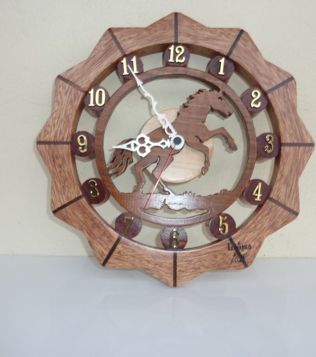 Orologio con cavallo