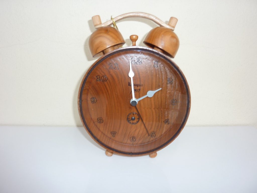 Sveglia di legno