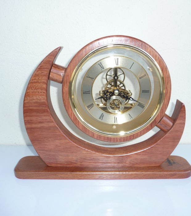 Orologio da tavolo stile "trasparente"