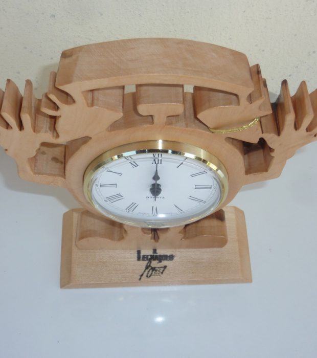 Orologio mani in alto (2)